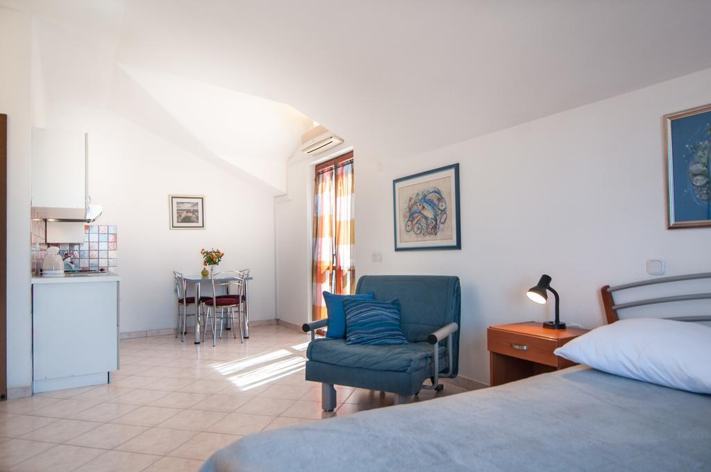Apartments Raic Supetar Exterior photo