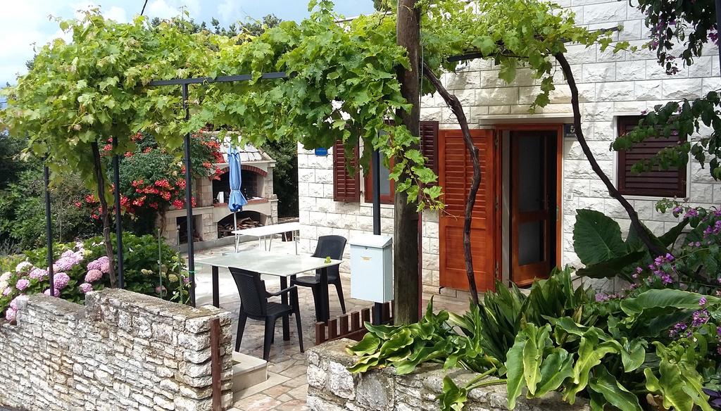 Apartments Raic Supetar Exterior photo